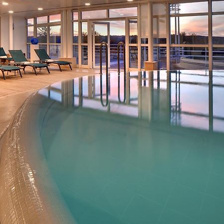 Vichy Célestins Spa Hôtel Exterior foto The pool at the Hotel