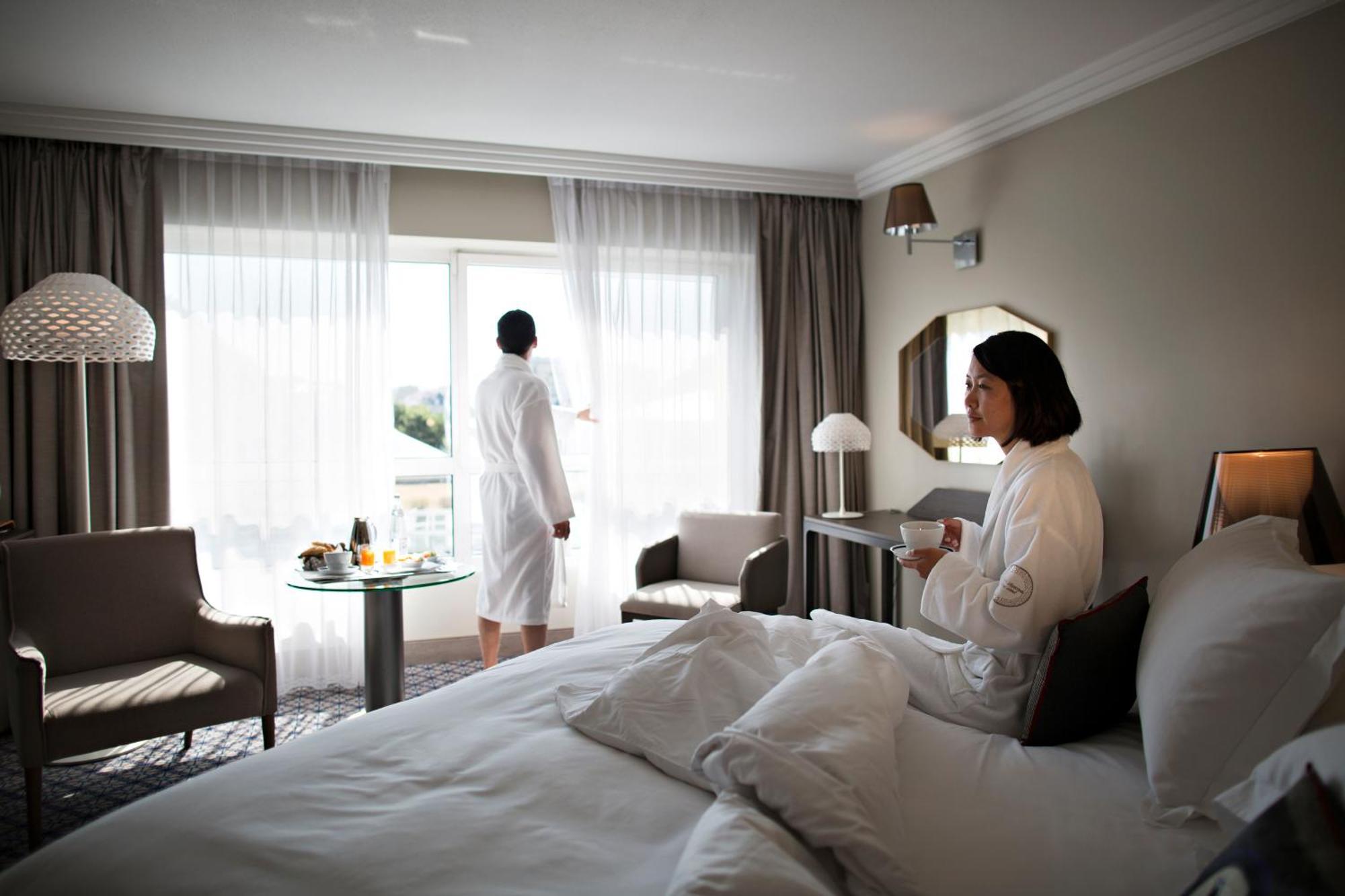 Vichy Célestins Spa Hôtel Exterior foto A guest room at the hotel