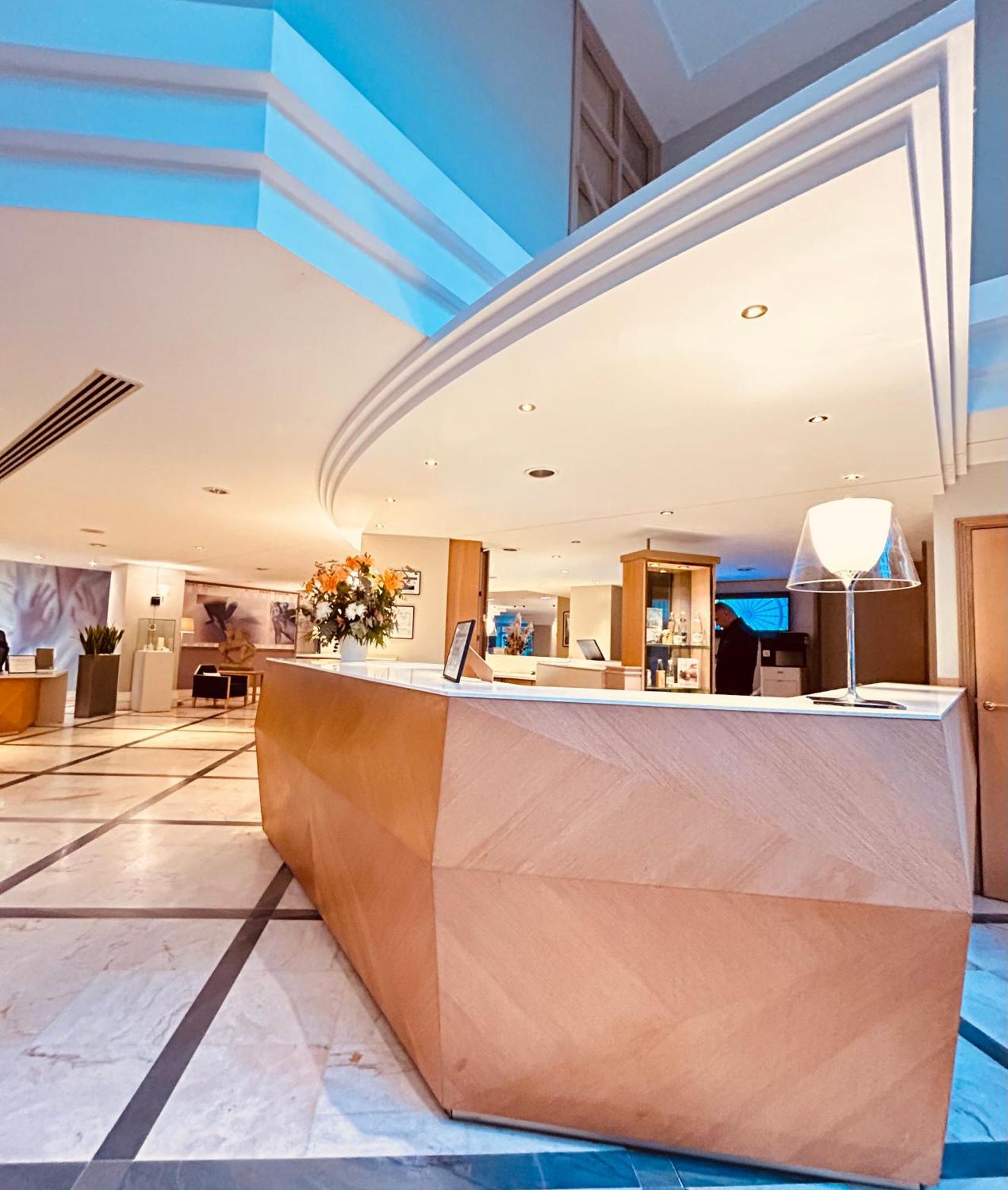 Vichy Célestins Spa Hôtel Exterior foto The lobby of the hotel