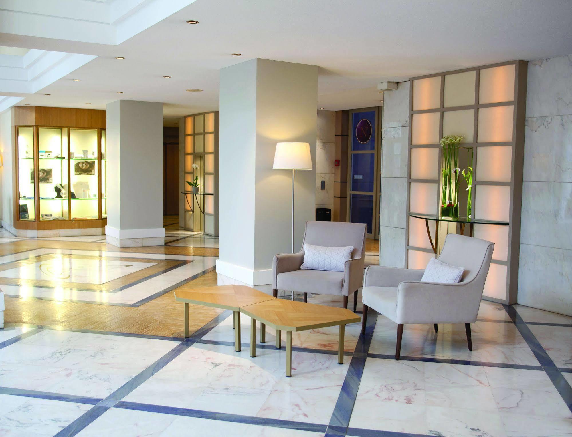 Vichy Célestins Spa Hôtel Exterior foto Lobby